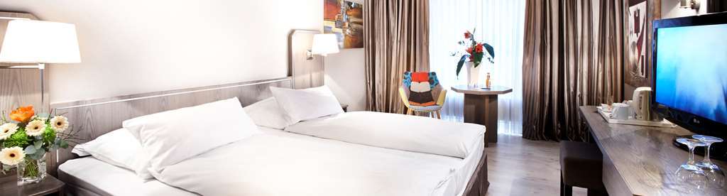 By Tulip Hotel